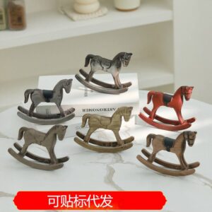 Деревянная лошадка-качалка