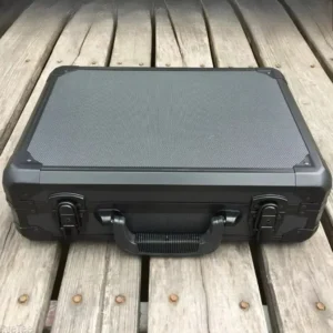 Ящик для инструментов с амортизирующей пеной