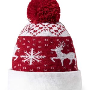 Шапка с новогодним принтом