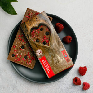 Молочный шоколад с малиной, черникой и семенами льна, 90 г