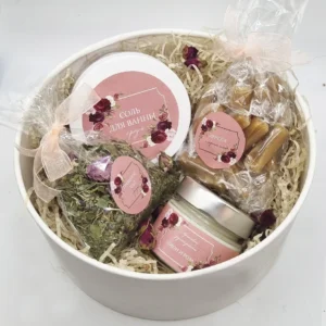 Набор подарочный в большой круглой коробке PION AND ROSE