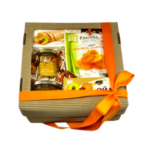 Набор с мягкими абрикосами, щербетом и орехами