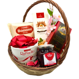 Набор с марципаном, печеньем, конфетами и чаем в корзине