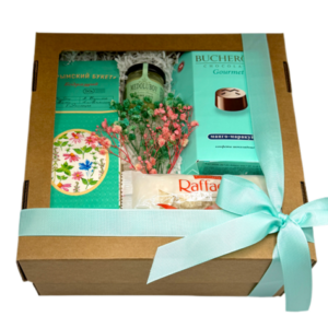 Набор с конфетами, чаем и Рафаэлло