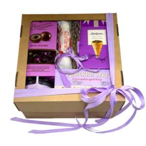 Набор с конфетами, медовым суфле и чаем