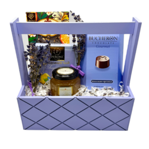 Кашпо с медовым чаем, конфетами и мармеладом