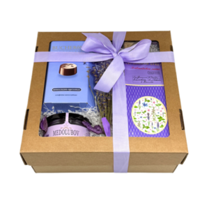 Набор с конфетами, медовым суфле и чаем