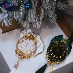 Елочная игрушка "Часы"