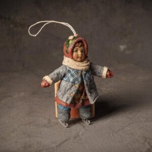 Новогодняя игрушка "Девочка на коньках"