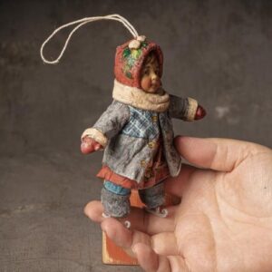 Новогодняя игрушка "Девочка на коньках" - изображение 2